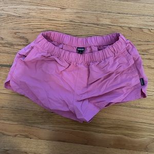 Patagonia women’s short baggy shorts in pink
